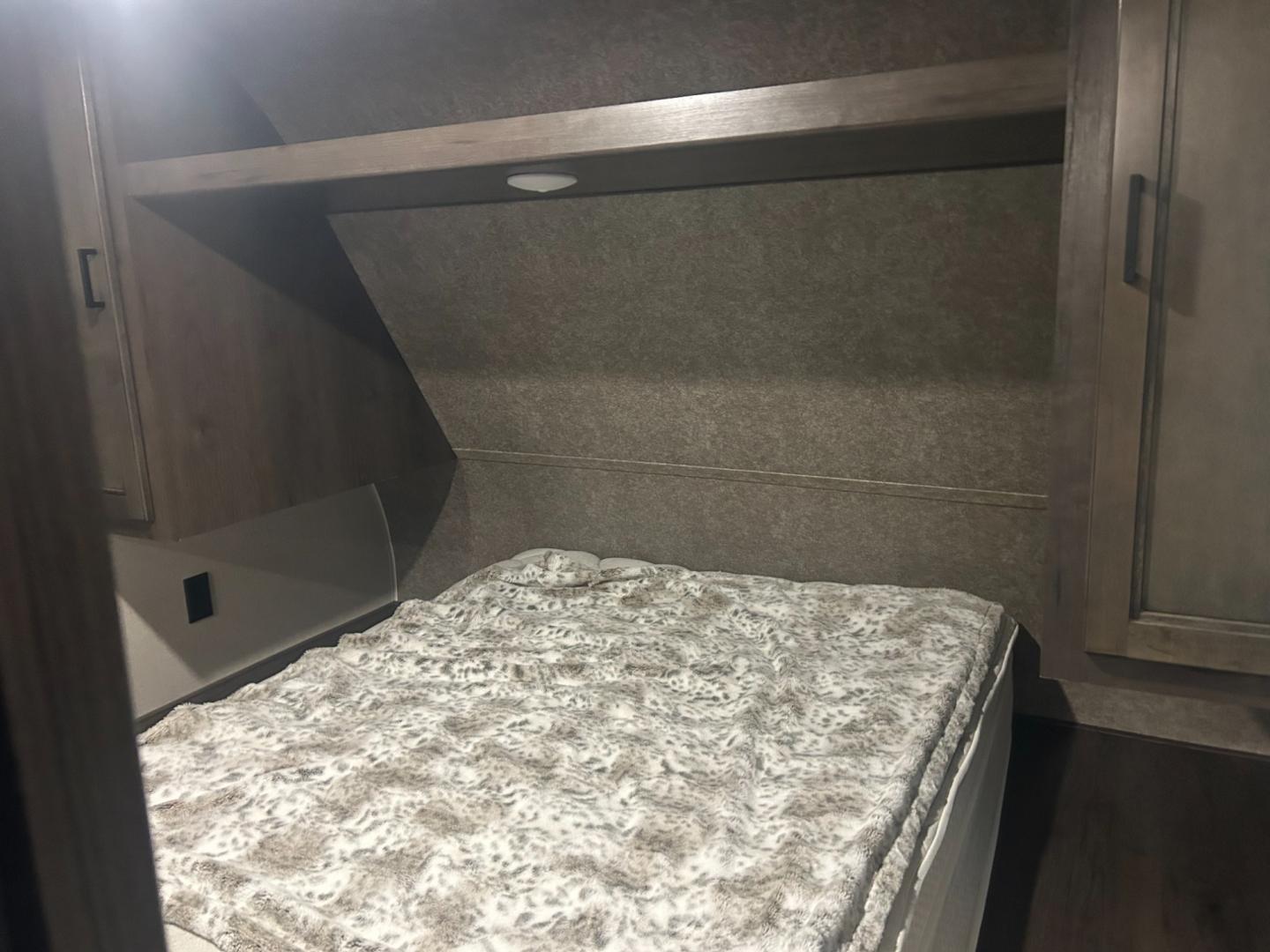 2021 White /TAN Highland Ridge RV, Inc OPEN RANGE 26BHS (58TBH0BP7M1) , located at 17760 Hwy 62, Morris, OK, 74445, 35.609104, -95.877060 - Photo#20